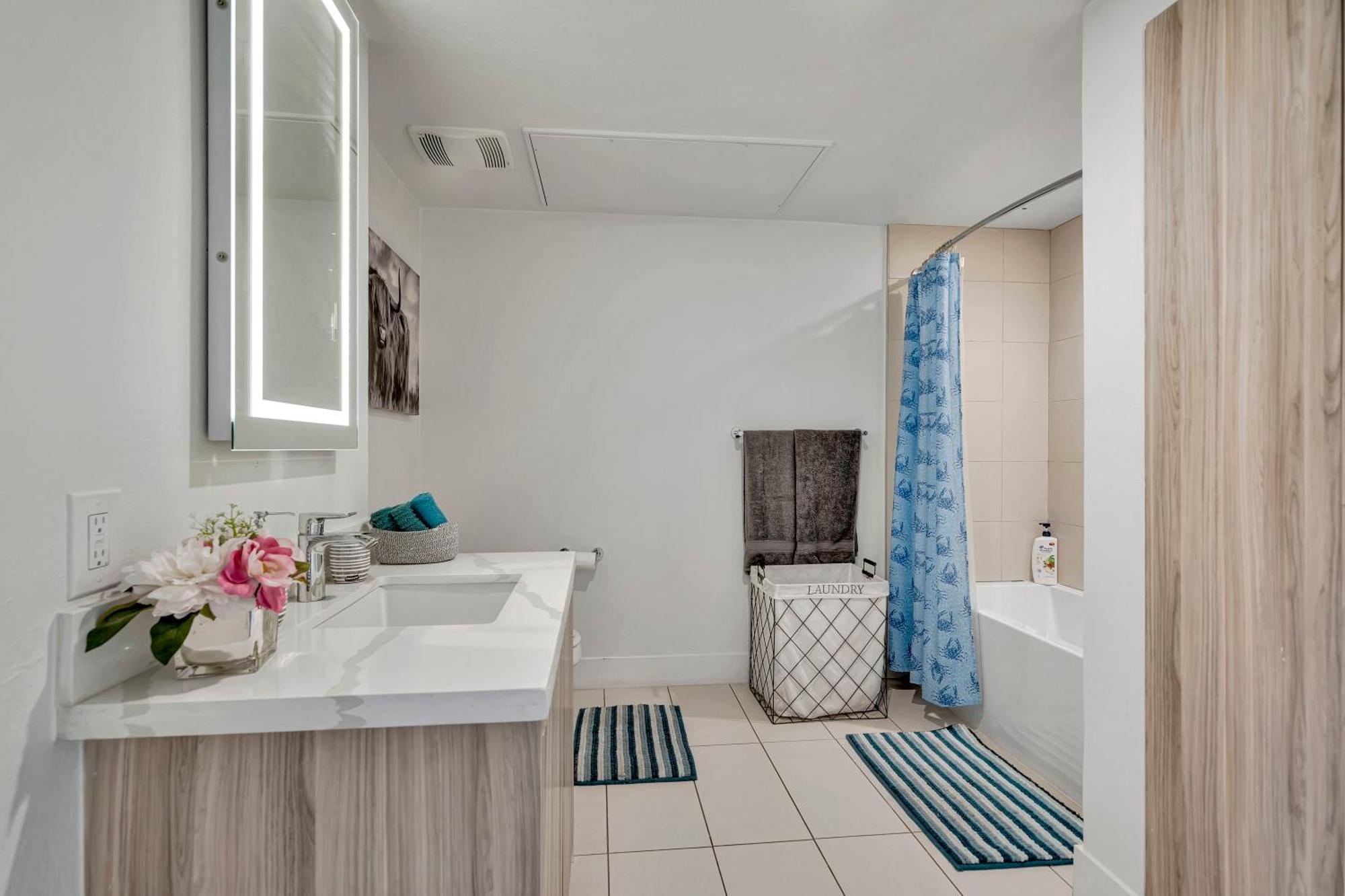 13 Luxury Apartment Los Angeles Exterior photo