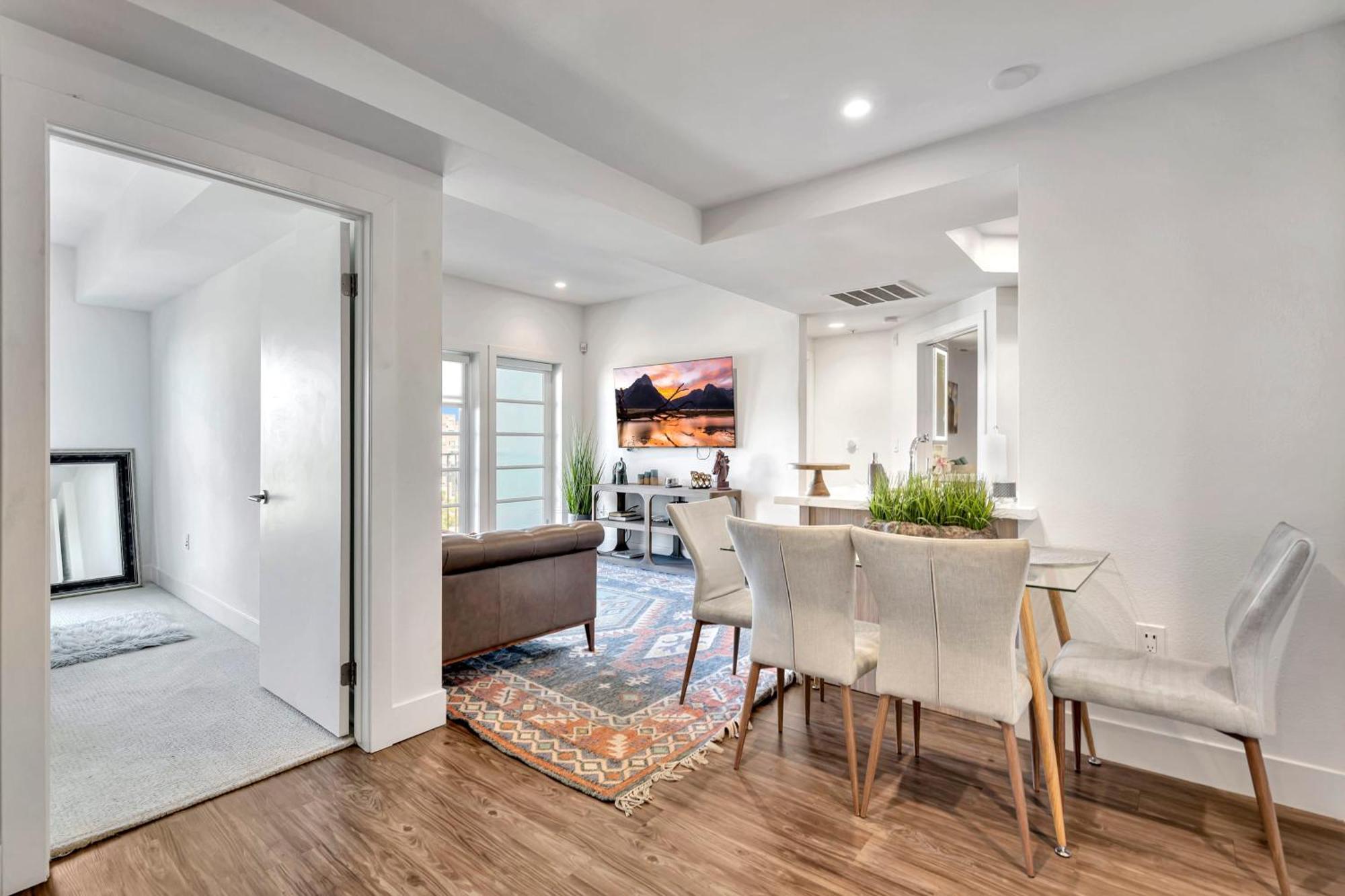 13 Luxury Apartment Los Angeles Exterior photo